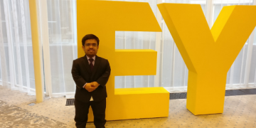 how-this-chartered-accountant-stands-tall-despite-a-short-height-of-3-feet-8-inches